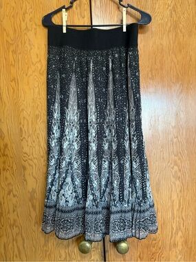 Metro Wear Black and White Printed Maxi Skirt